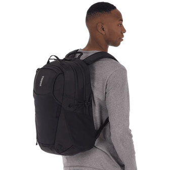 autovoordeelwinkel-Thule-Enroute-26-liter-Black-3204846-dragend