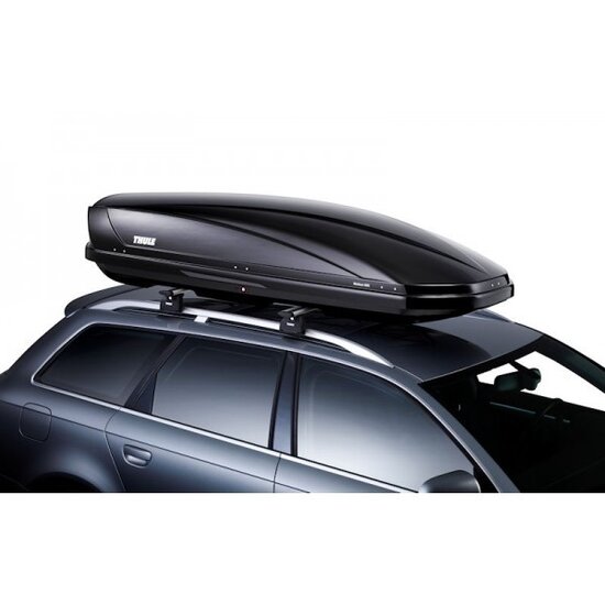 Thule Motion XXL 900 Black Glossy op auto