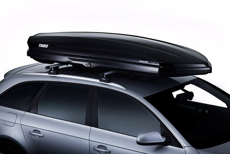 Thule Dynamic Glossy Black op auto