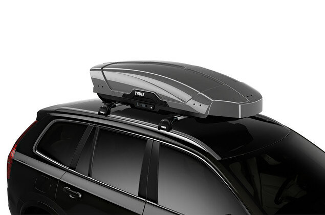 Thule Motion M XT Titan Glossy op auto