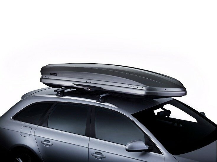 Thule Dynamic 900 Glossy Titaan op auto