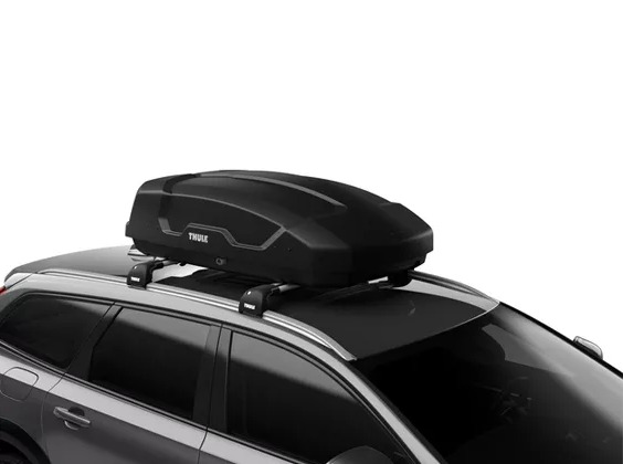 Thule Force XT S schuin op auto