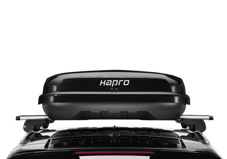 Hapro Nordic 10.8 Brilliant Black dakkoffer op auto achterkant