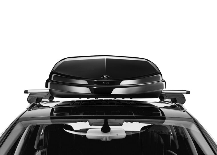 Hapro Nordic 10.8 Brilliant Black dakkoffer op auto voorzijde