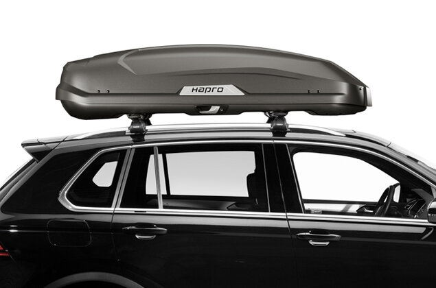 Hapro Trivor 560 - Supermatt Anthracite - zijkant op auto