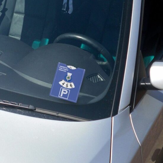 Carpoint met zuignap op autoruit