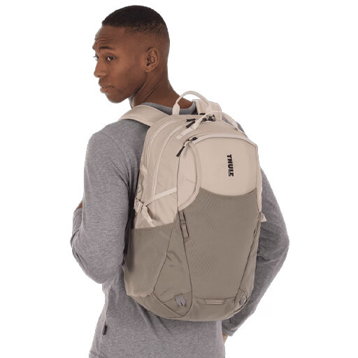 autovoordeelwinkel-Thule-Enroute-26-liter-Pelican-Vetiver-3204848-dragend