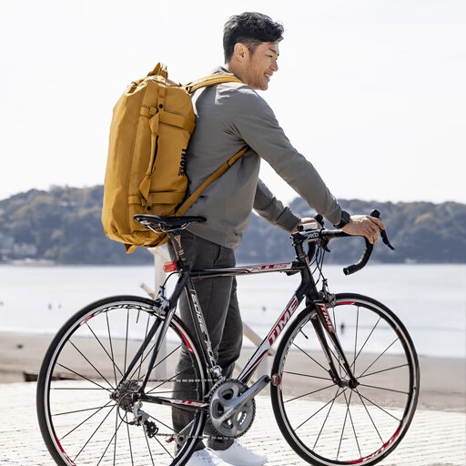 Autovoordeelwinkel-Thule-Chasm-duffeltas-70-liter-Golden-3204995-sfeer