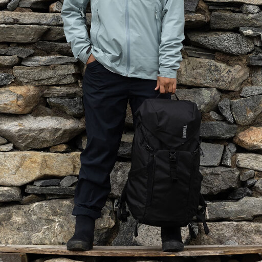 autovoordeelwinkel-Thule-AllTrail-25-liter-Black-3205088-sfeer