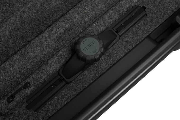 Thule Vector L - Black Metallic - Dakkoffer - zijkant - bodem