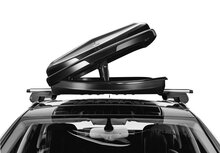Hapro Nordic 10.8 Brilliant Black dakkoffer op auto openen links