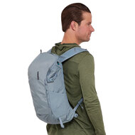 autovoordeelwinkel-Thule-AllTrail-18-liter-Pond-Blue-3205086-dragend