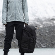 autovoordeelwinkel-Thule-AllTrail-25-liter-Faded-Khaki-3205090-sfeer